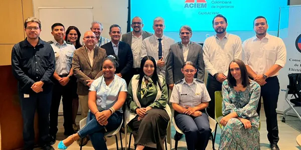 Revista ACIEM Ingeniería sin fronteras: Valle del Cauca como epicentro de conexión entre tierra y espacio 3 Institucional 9